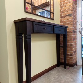 Узкий стол из натурального дерева под заказ, Такой столик оригинально дополнит прихожую и коридор.