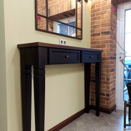 Узкий стол из натурального дерева под заказ, Такой столик оригинально дополнит прихожую и коридор.